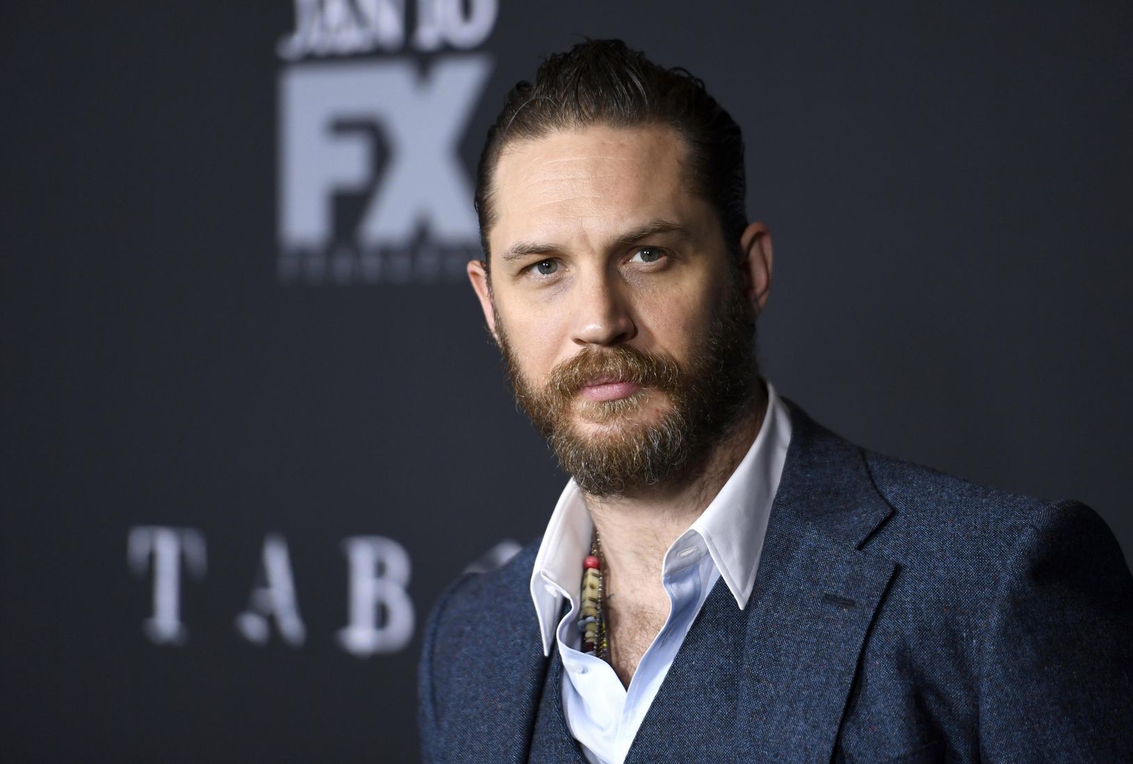 Tom Hardy Breaks Into A Hollywood Style Chase After Thieves Crash Into A Car 