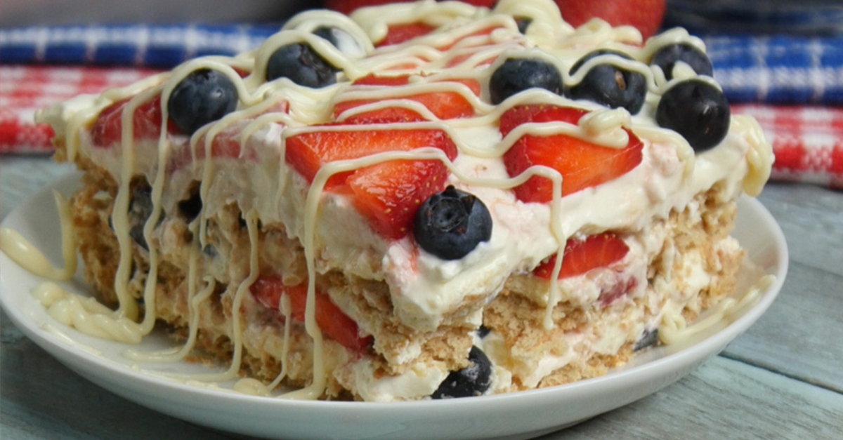 This No Bake Summer Berry Icebox Cake Combines Your Favorite Berries With Luscious Whipped Cream For A Dessert You Won T Believe