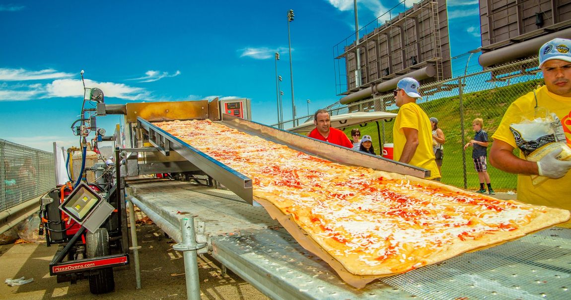 america-now-holds-the-record-for-the-world-s-longest-pizza