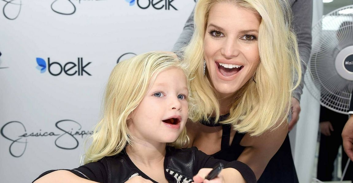 Jessica Simpson Mom Shamed For Sharing Daughters Bikini Photo 6399