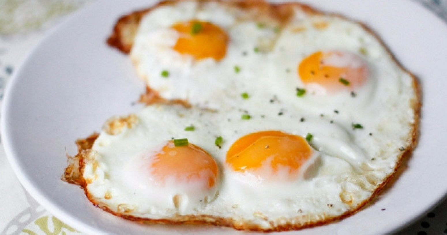 Use This Tip To Get The Perfect Crispy Fried Egg Every Time 9925