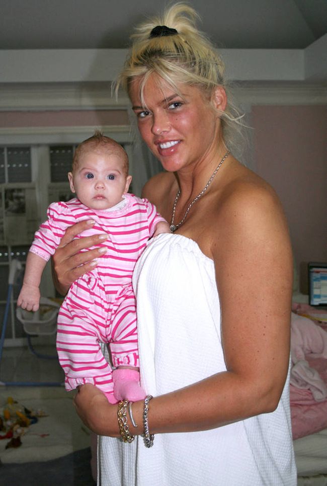 Anna Nicole Smith's Daughter Makes A Rare Public Appearance And The