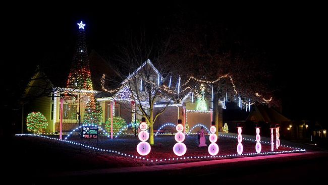 15 Incredible Christmas Lights That Are So Good We Can't Even Feel Jealous