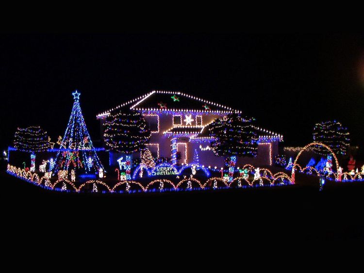 15 Incredible Christmas Lights That Are So Good We Can't Even Feel Jealous