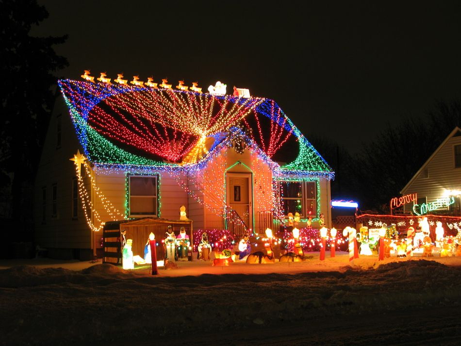 15 Incredible Christmas Lights That Are So Good We Can't Even Feel Jealous