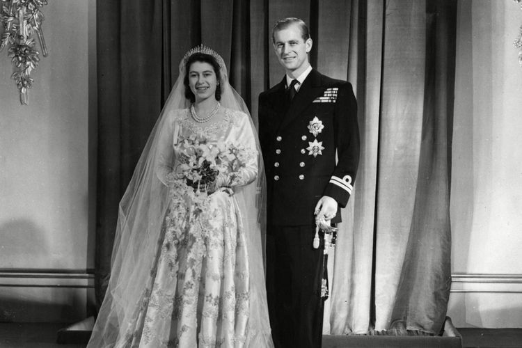 The Queen and Prince Phillip Celebrated 70 Years Of Marriage The Same ...