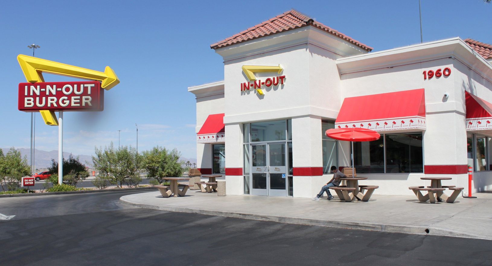 InNOut Employees Can Earn Up To 160,000 A Year Without Any Experience