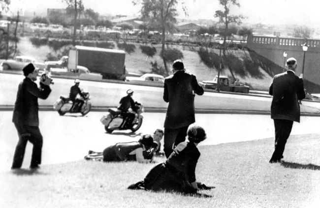 Dramatic Photos Capture The JFK Assassination As It Happened