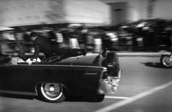 Dramatic Photos Capture The JFK Assassination As It Happened