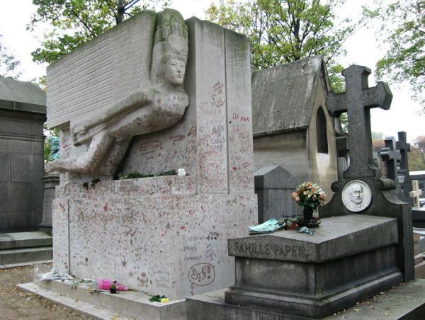 famous gravesites of celebrities