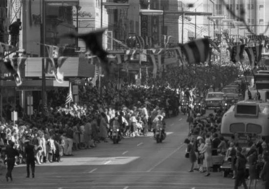 Dramatic Photos Capture The Jfk Assassination As It Happened 0690