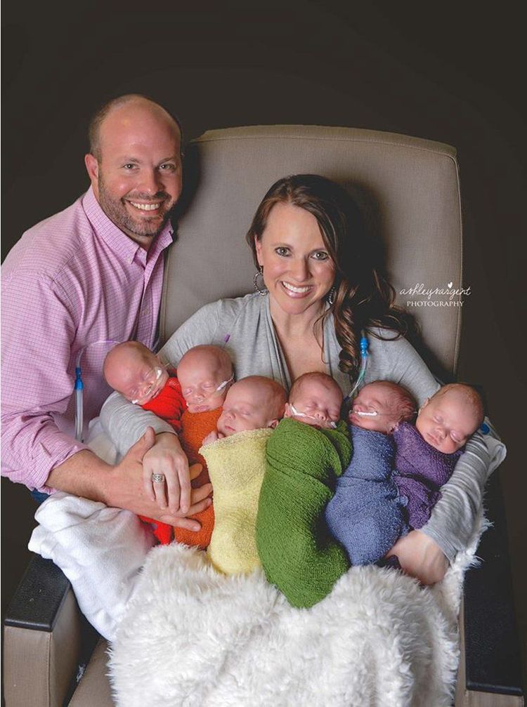 Parents Pose Sextuplets In Awe-Worthy Photo Shoot, Now Have 9 Children ...