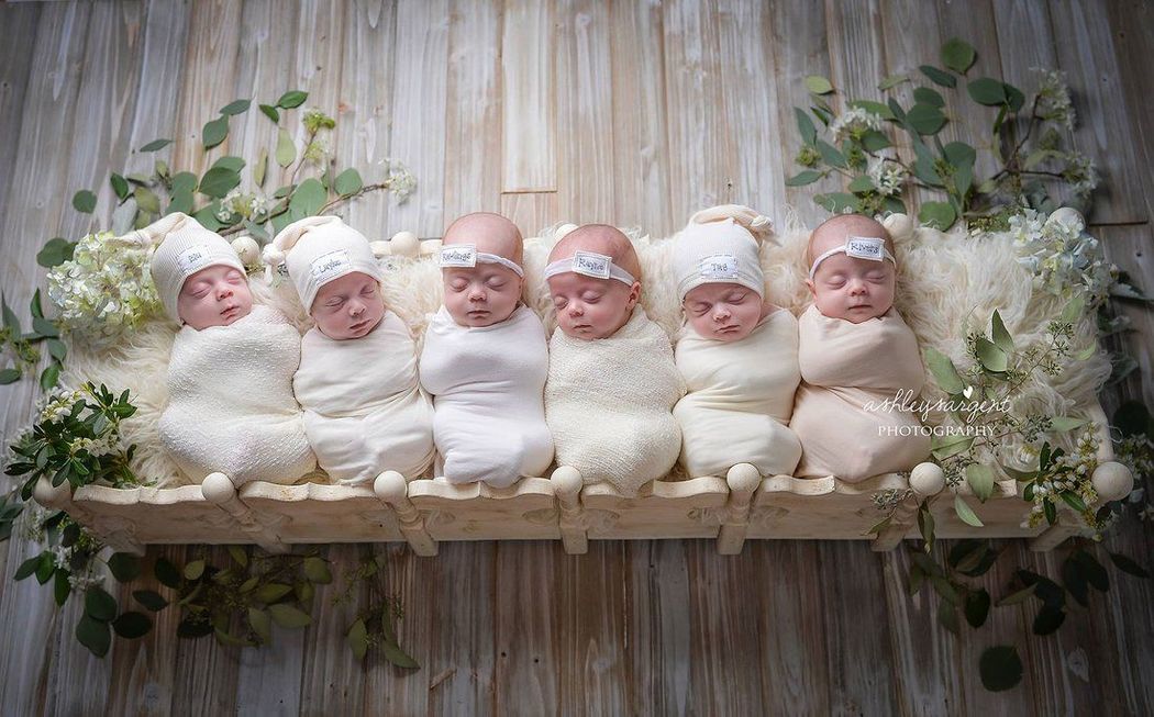 Parents Pose Sextuplets In Awe Worthy Photo Shoot Now Have 9 Children   Sextuplets 4 &w=1100&q=85 GH Content 1050px 