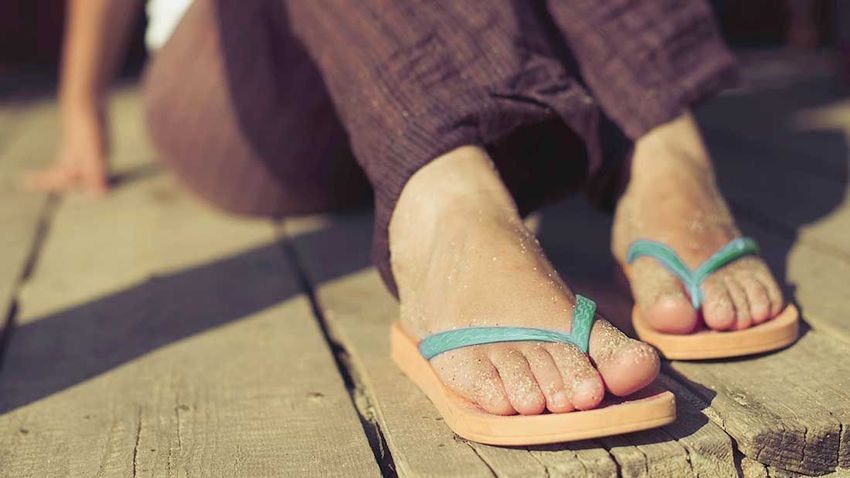 8 Reasons You Shouldn't Wear Flip-Flops And 6 Ways To Protect Yourself