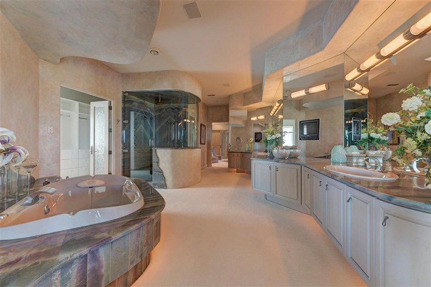 Take A Look Inside Eddie Murphy's Breathtaking $10 Million Mansion