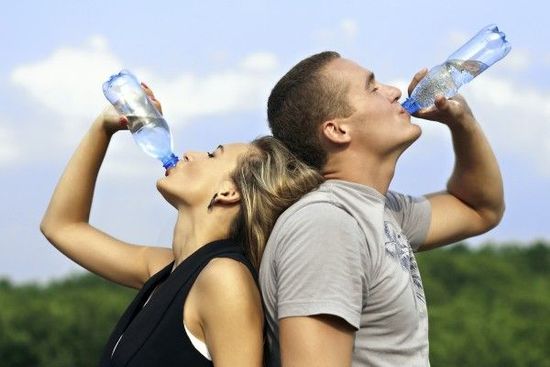 father-warns-about-the-risks-of-drinking-cold-water-when-you-re-overheated