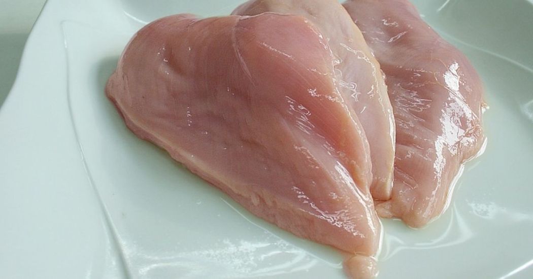 DrugResistant Salmonella From Raw Chicken Causes Nationwide Outbreak