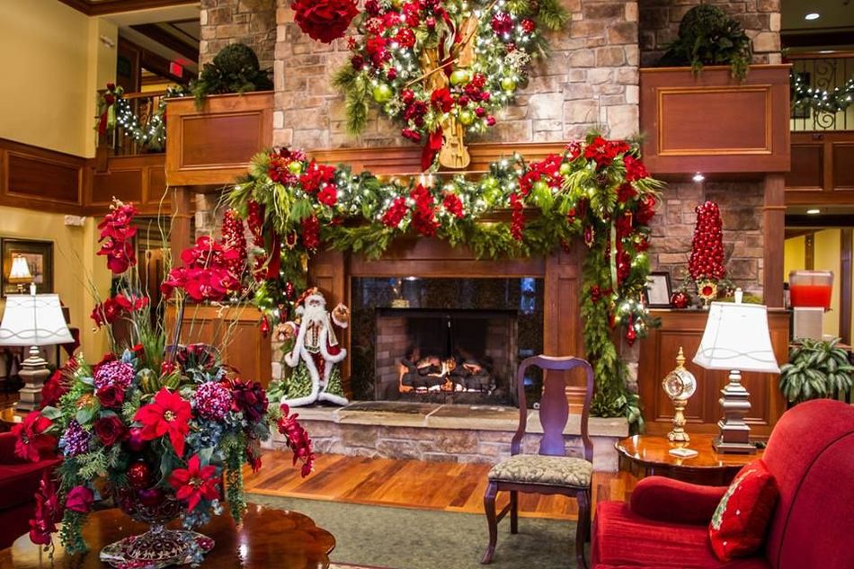 You Can Stay At A Hotel That Celebrates Christmas 365 Days A Year   Inside The Inn At Christmas Place GH Content 950px 