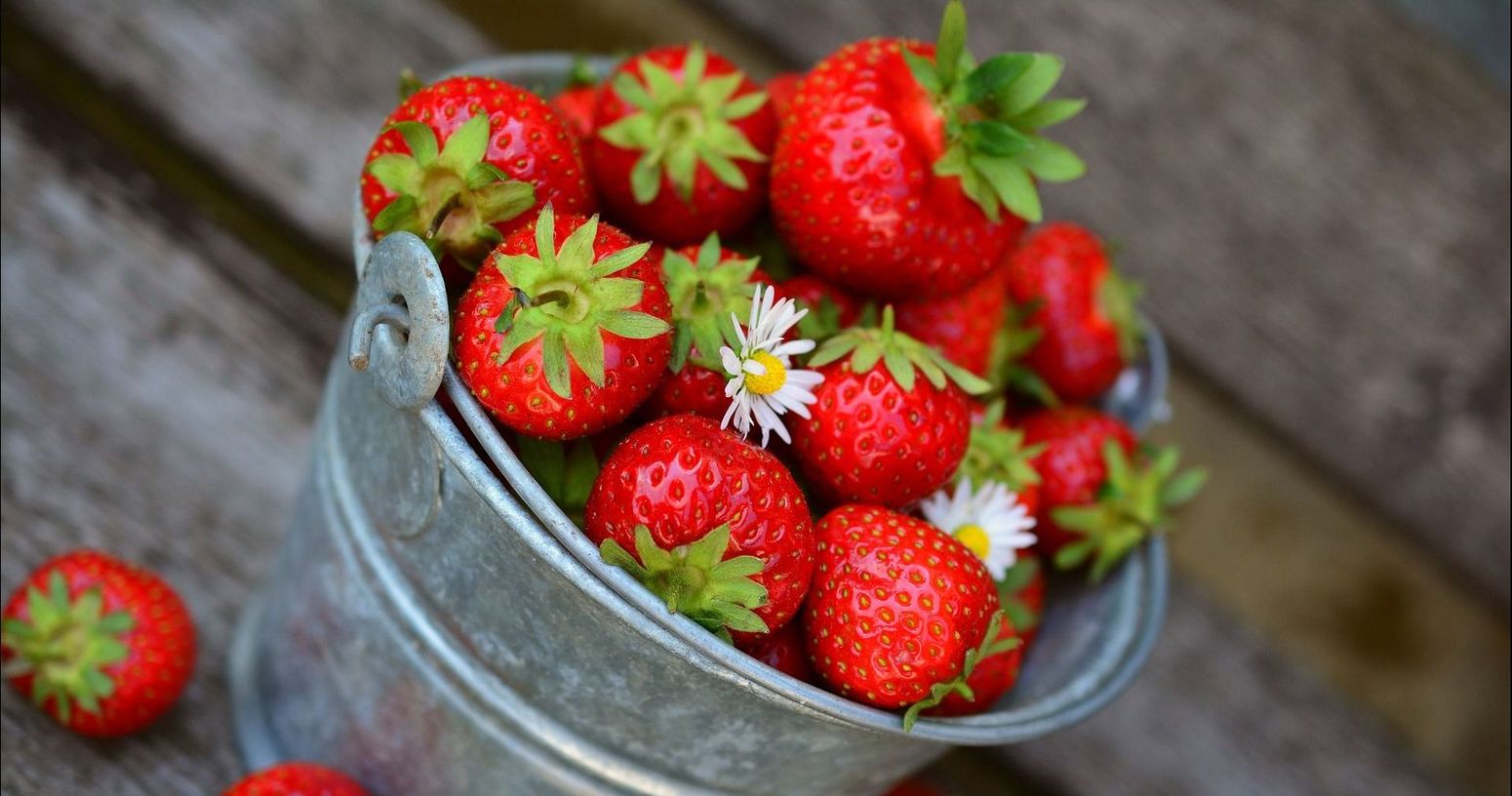 this-cool-tip-will-keep-your-strawberries-fresh-for-twice-as-long