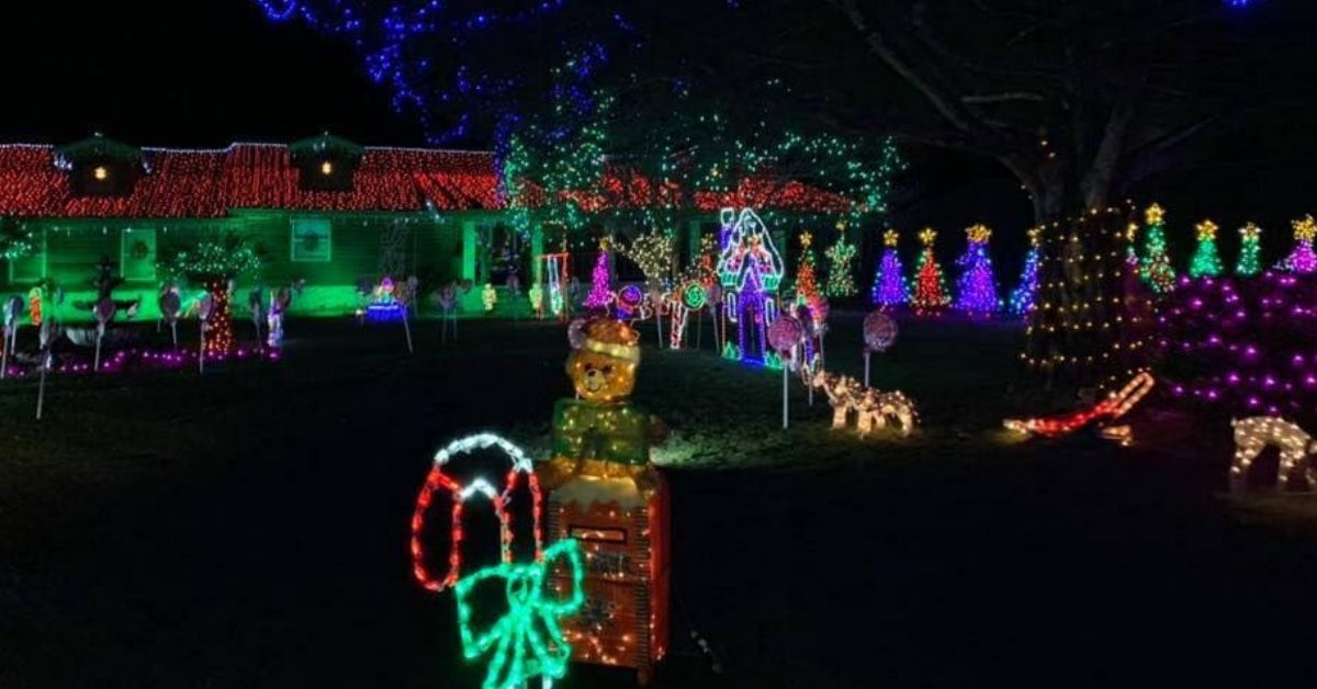 Woman Spends 45,000 To Transform Farm Into A Christmas Wonderland